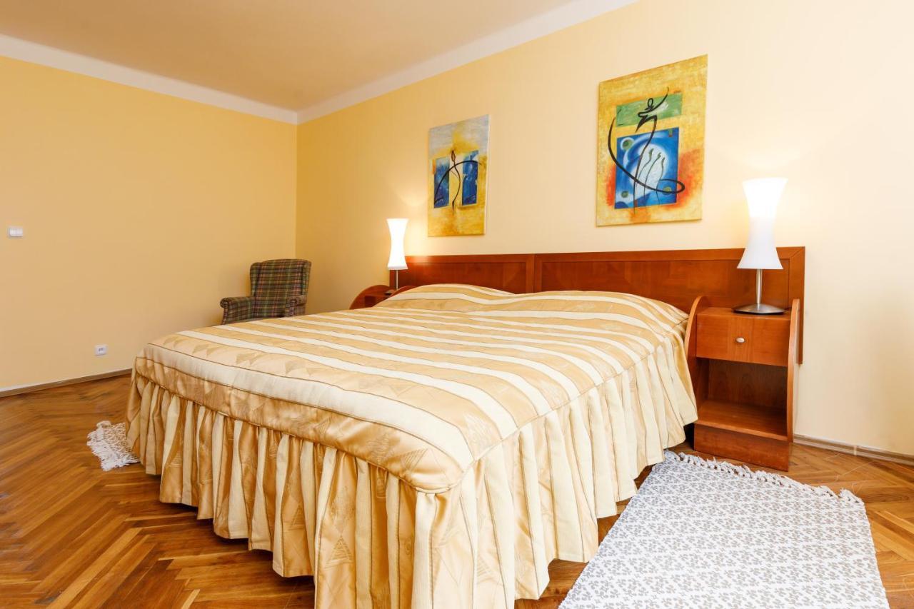 Apartments Tgm 11 Karlovy Vary Exterior photo