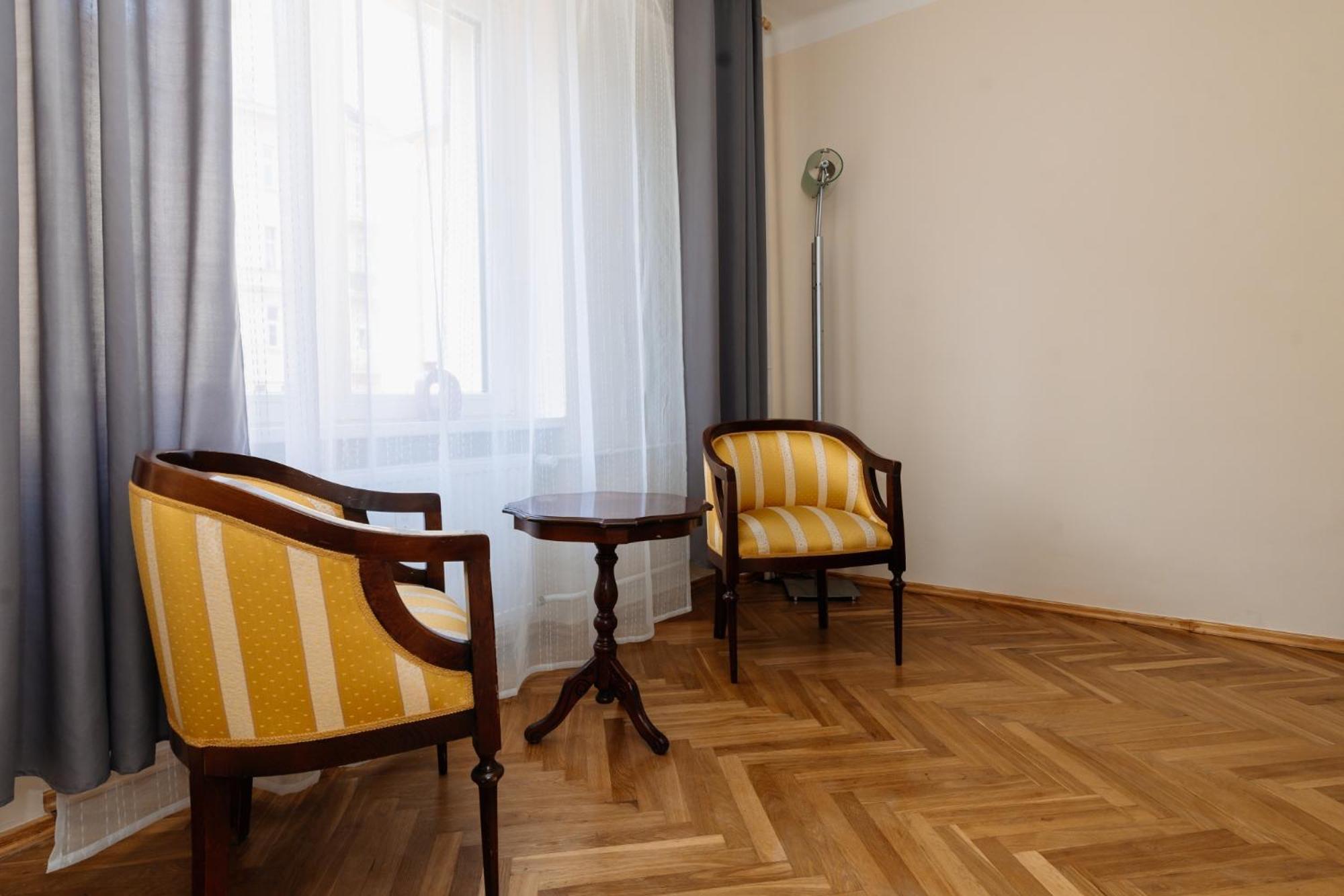 Apartments Tgm 11 Karlovy Vary Exterior photo